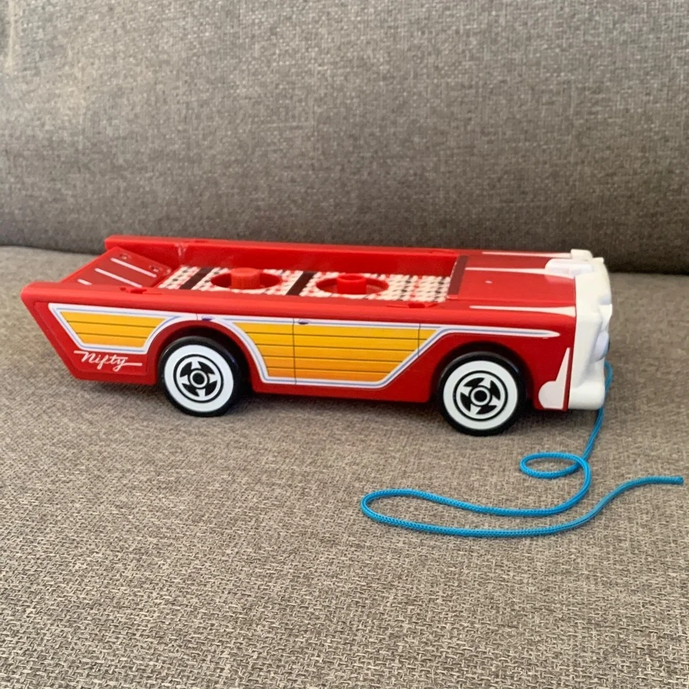 Mattel Fisher Price Little People Classic Nifty Station Wagon Pull Car 2018